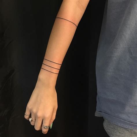 tatuajes de lineas en el brazo para mujer|48 Ideas para Tatuajes de Líneas +Significado • 2024